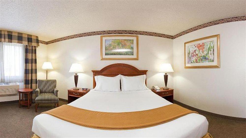 Holiday Inn Express & Suites Johnstown By Ihg Exterior foto