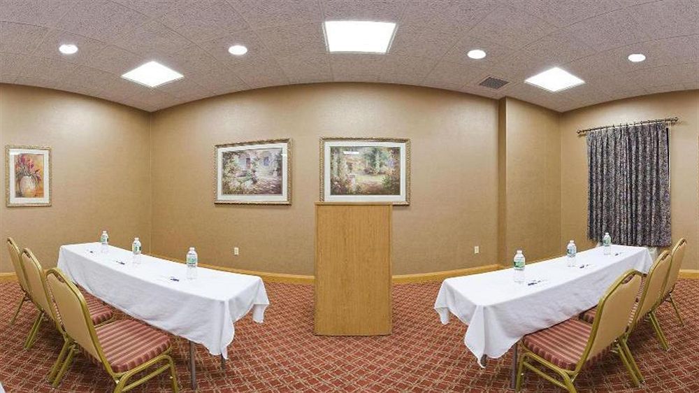 Holiday Inn Express & Suites Johnstown By Ihg Exterior foto