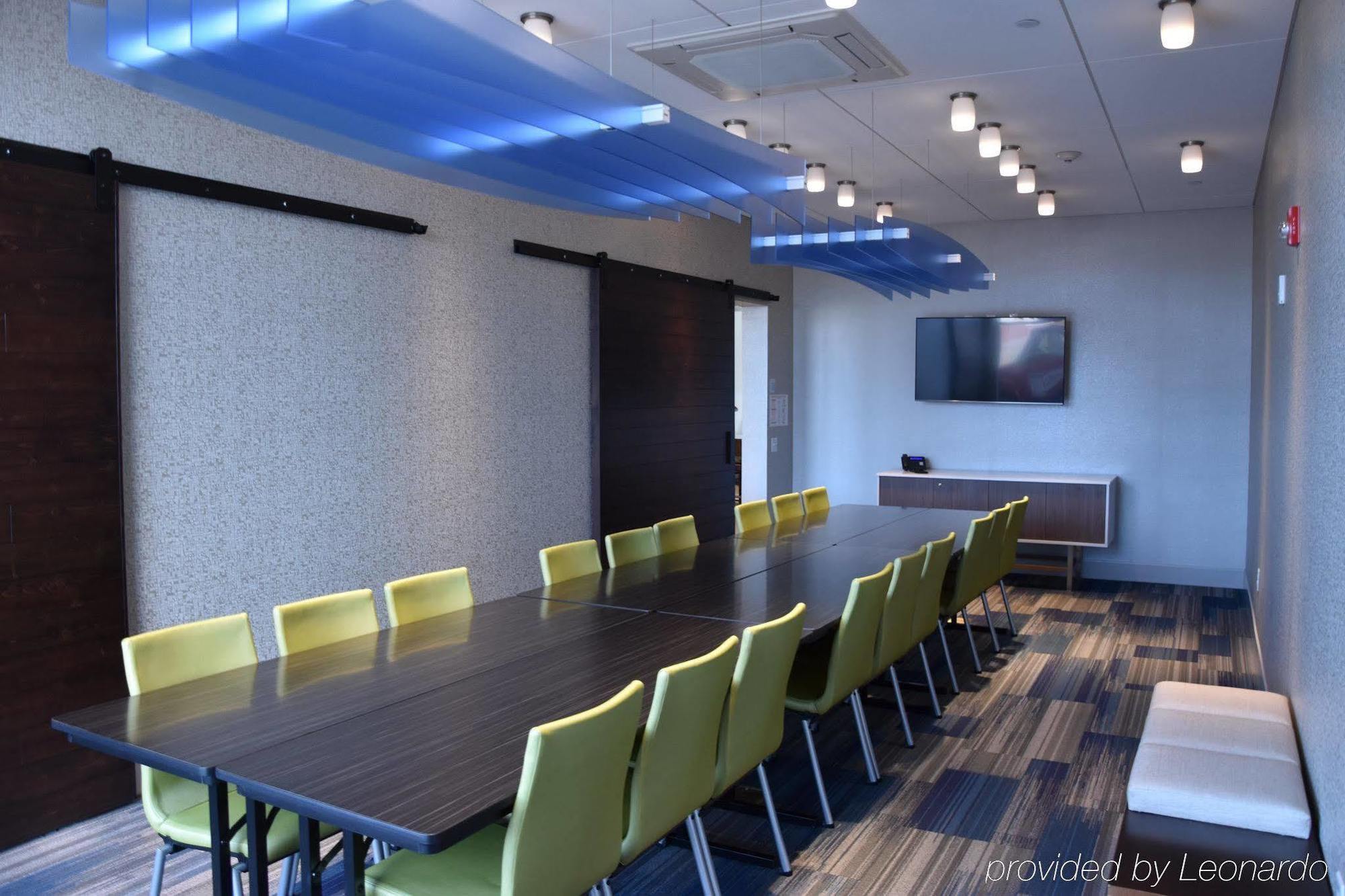 Holiday Inn Express & Suites Johnstown By Ihg Exterior foto