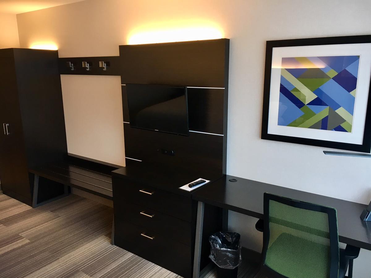Holiday Inn Express & Suites Johnstown By Ihg Exterior foto