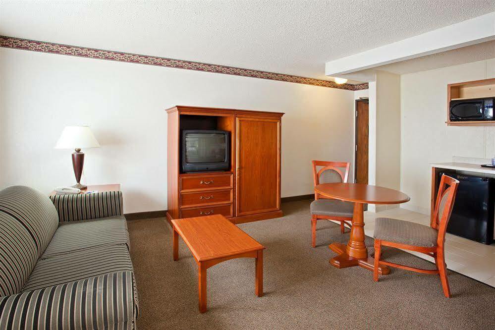 Holiday Inn Express & Suites Johnstown By Ihg Exterior foto