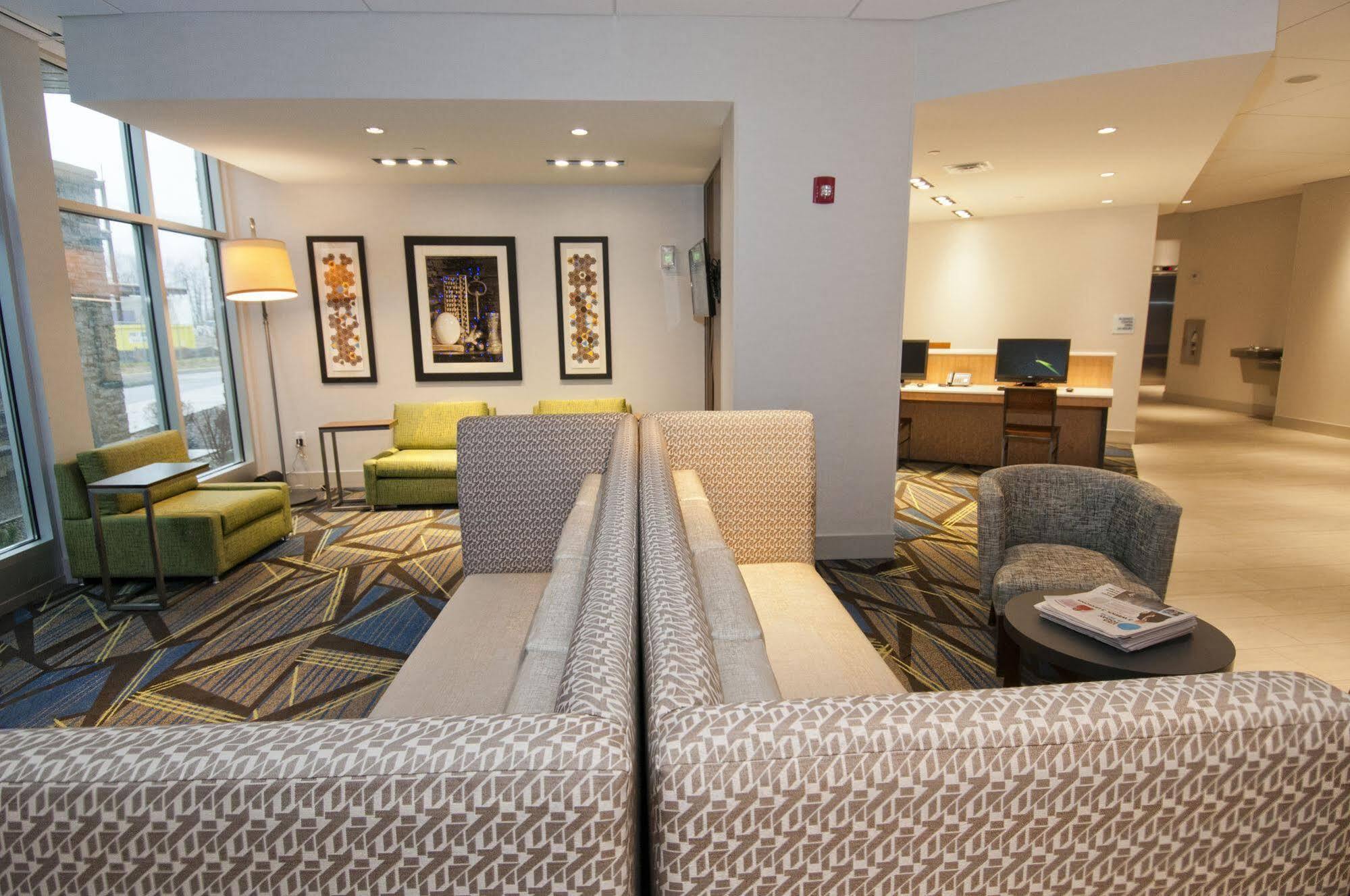 Holiday Inn Express & Suites Johnstown By Ihg Exterior foto