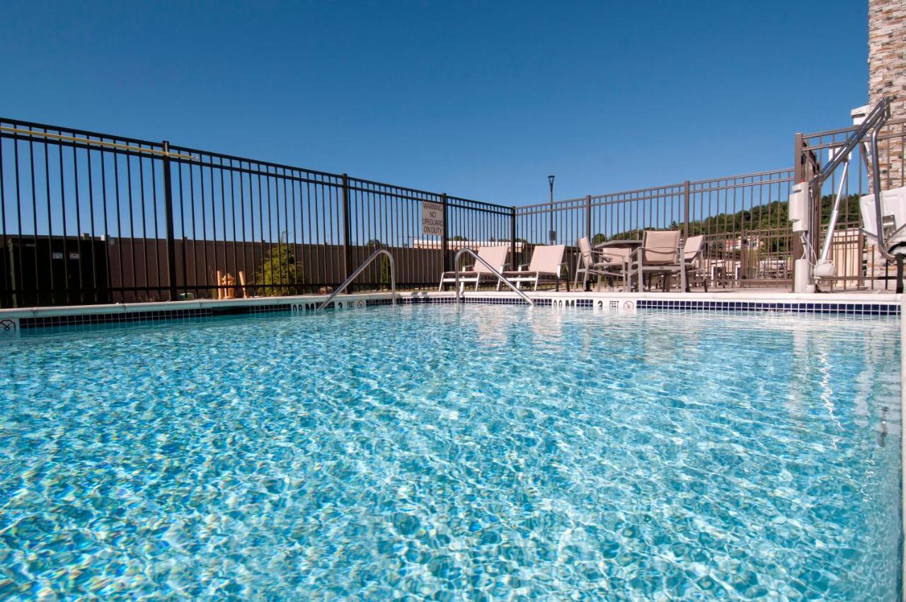 Holiday Inn Express & Suites Johnstown By Ihg Exterior foto