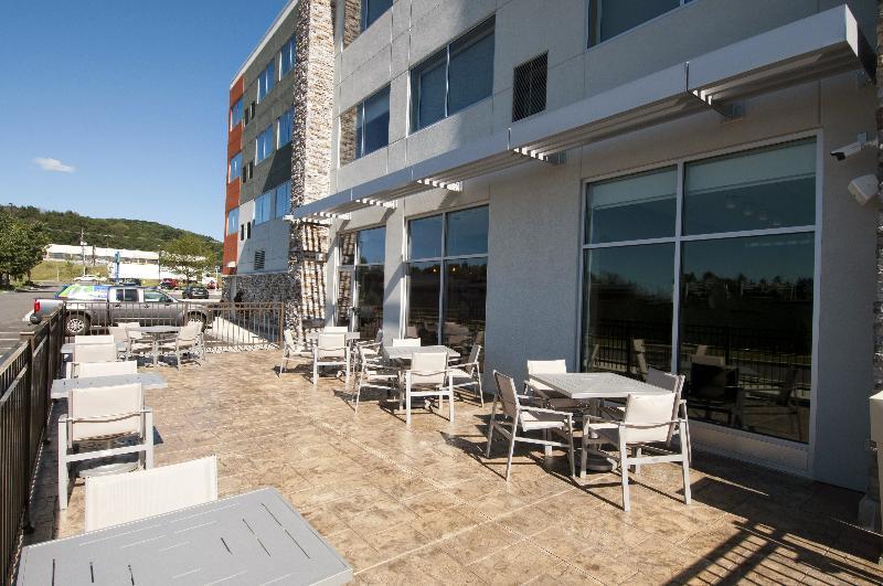 Holiday Inn Express & Suites Johnstown By Ihg Exterior foto